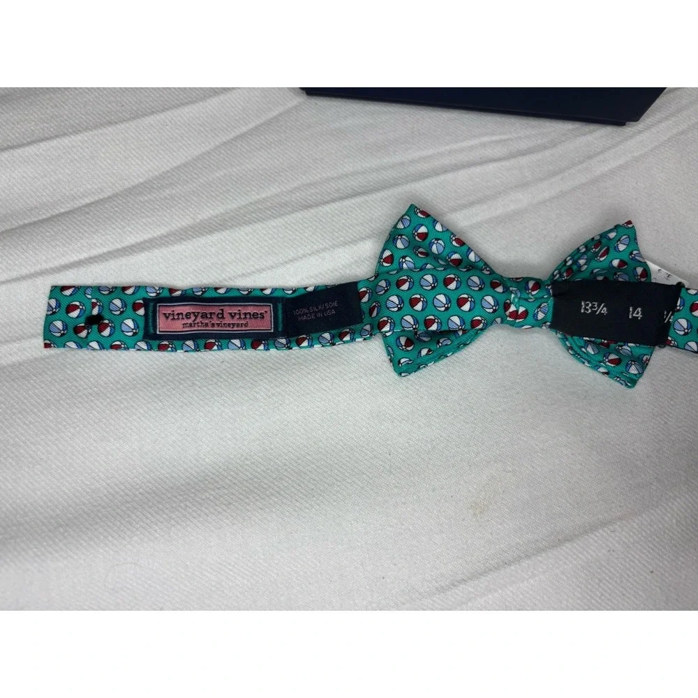 Vineyard Vines Boys Green Silk Bow Tie Beach Ball All Over Print NWT & Box $45